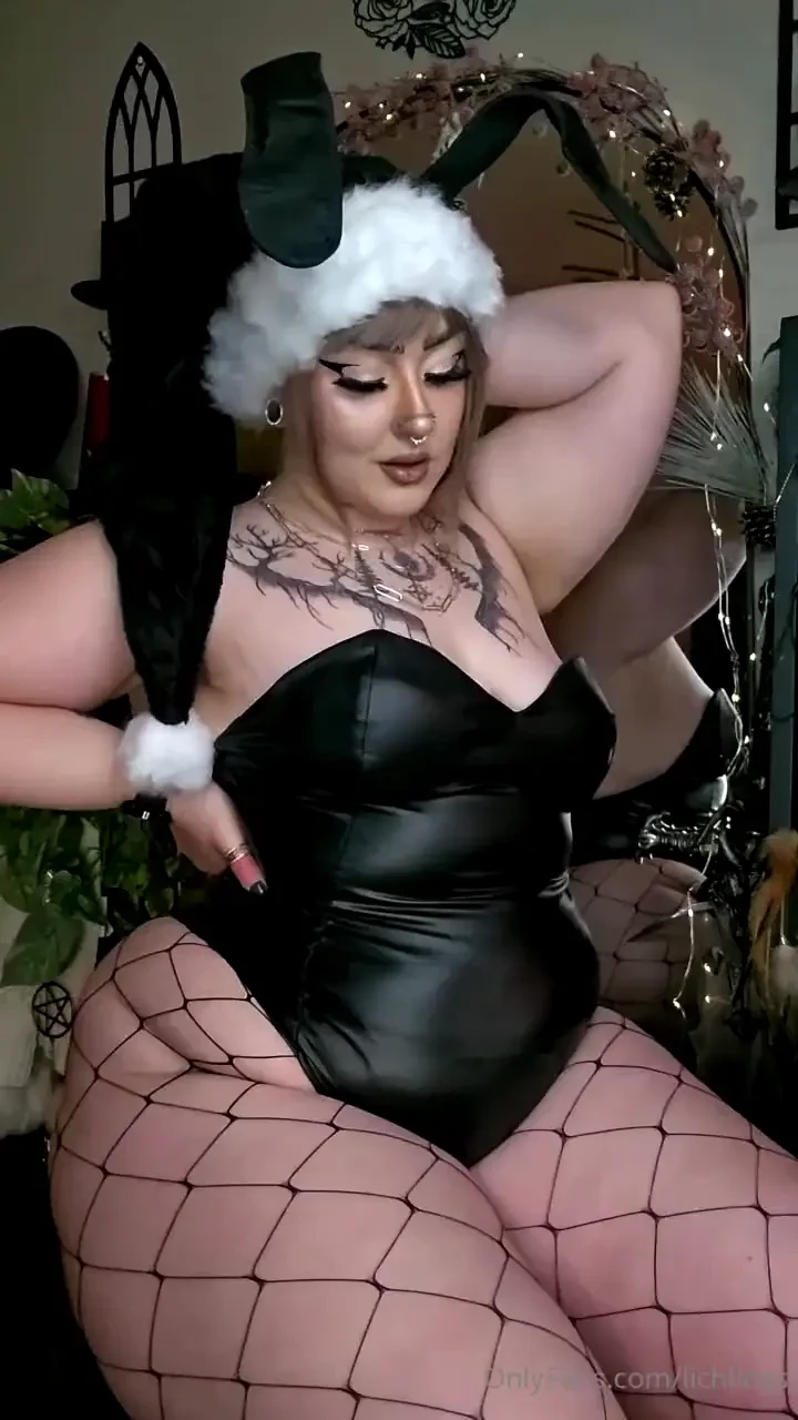 Gothicc bunny girl santa hopping into your dms to have a not so silent 