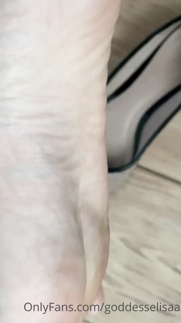 My new nails after work a lot content is coming 