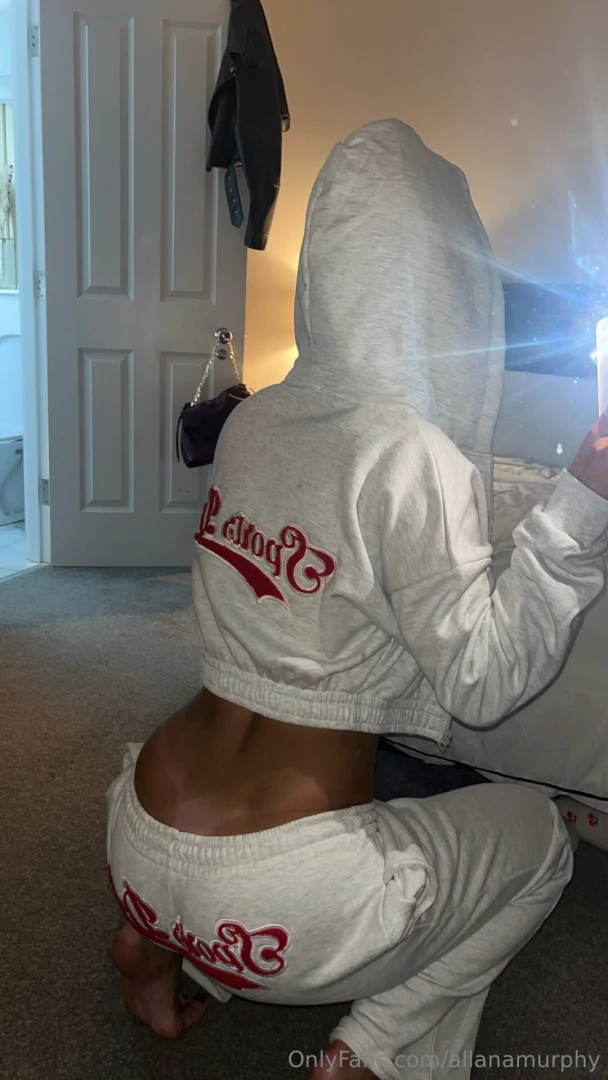 Hey baby how badly do u wanna tap this 