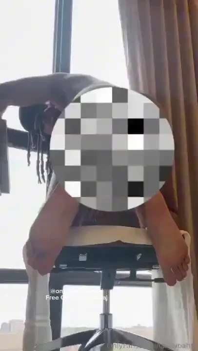 Had to hurry up before my boss got back oiled up my full body ass abs 