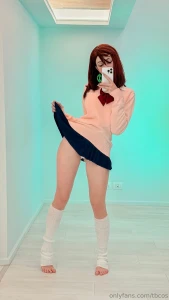 Raise your hand if you wanna be under momo s skirt