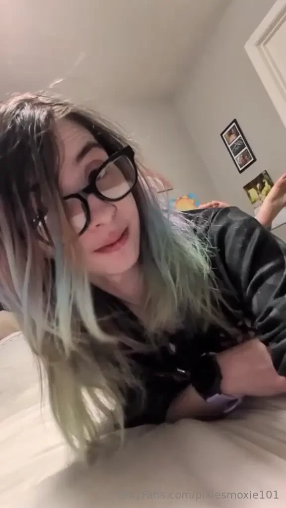 Chillin on the bed what are we playing tonight pinkhair altgirl 