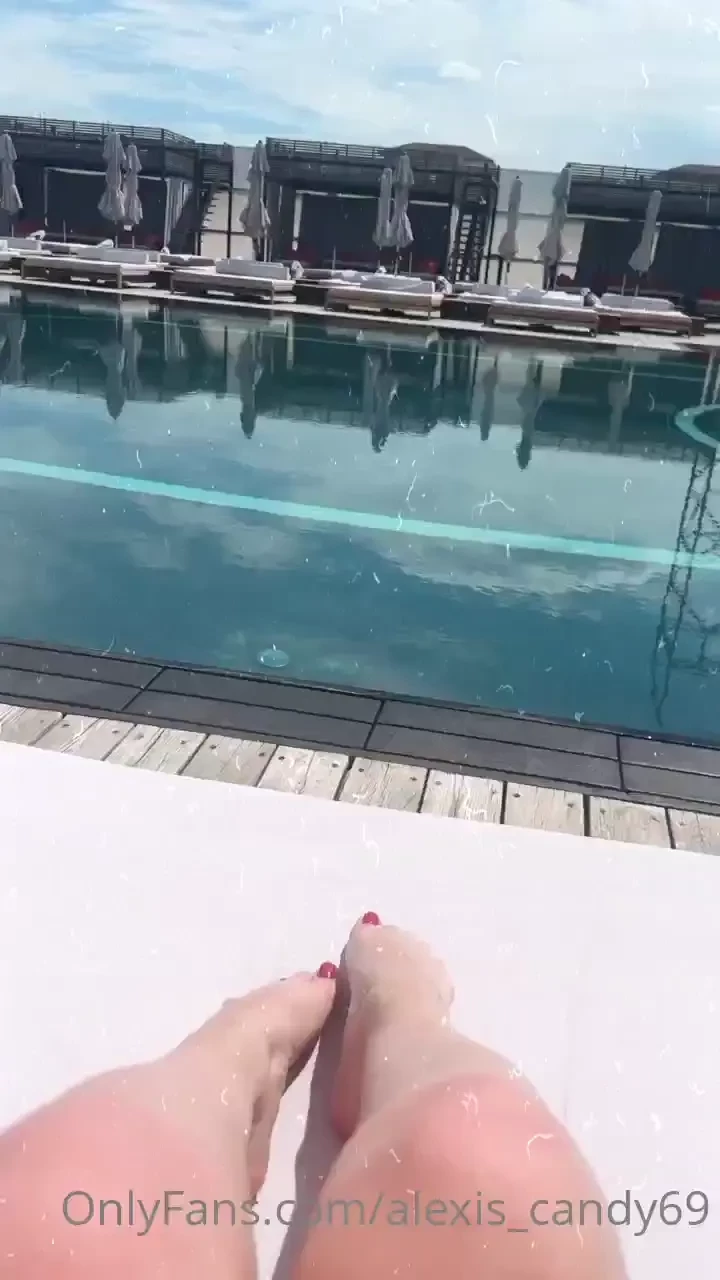 Who here likes feet mmm 