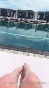 Who here likes feet mmm