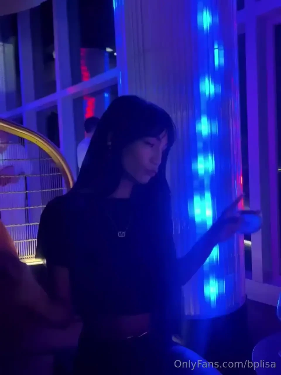 We like to party and have sex 