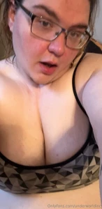 Cheeky cleavage and ass shots post shower getting back into making