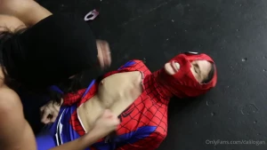 calilogan - Spidergirl didnt stand a chance against enchantresssahrye superheroine 