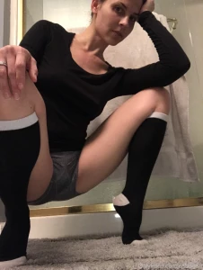 Just saying hey before i hop into the shower what is it about knee