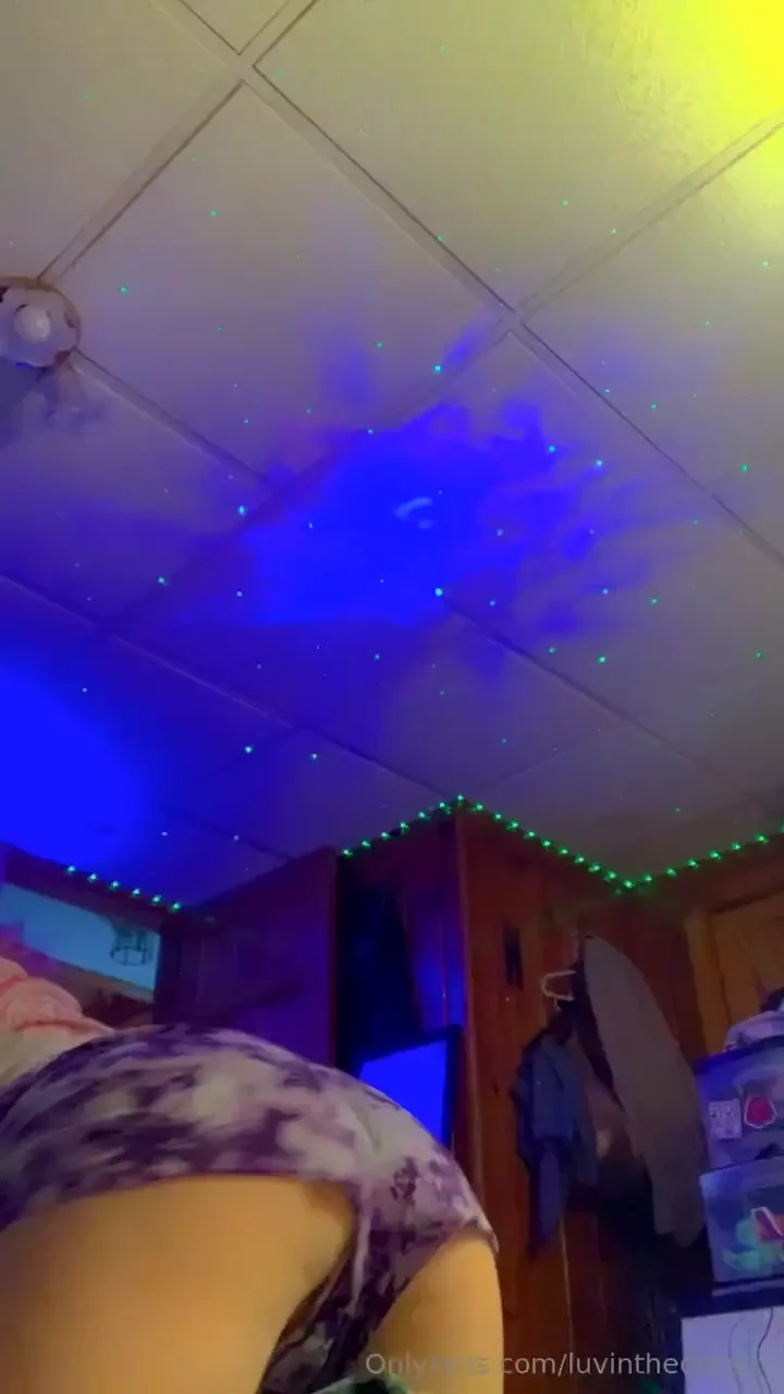 Swipe to see me wiggle my ass exactly like this with no clothes no 