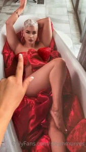 Merch is officially here checa mi nuevo sitio para comprar mi arte use