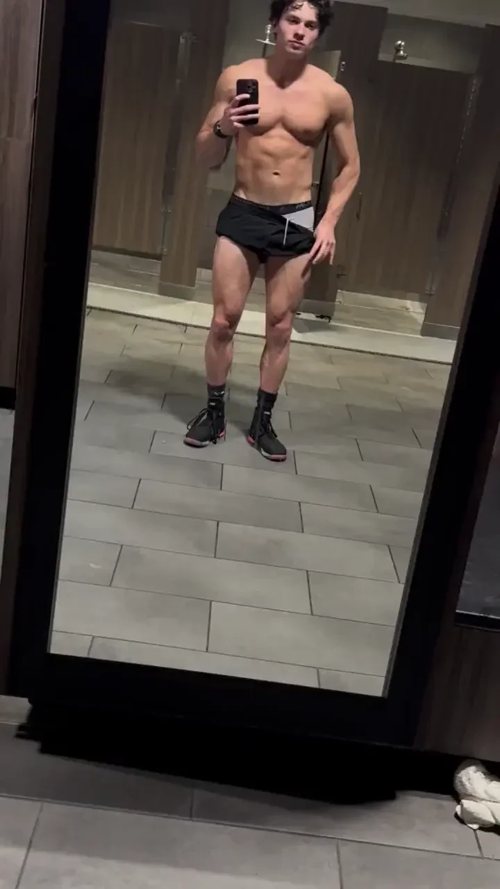 Post gym pump before i go home and play with myself 