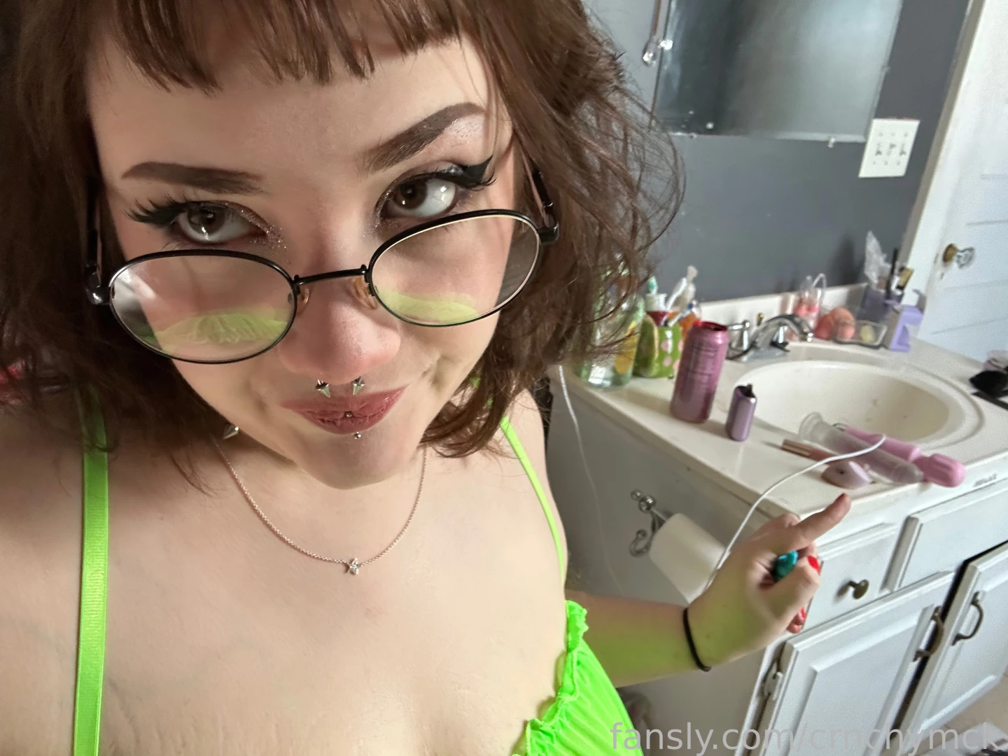 Haiii 3 abt to start filming for yall w my egirl makeup on in the new 