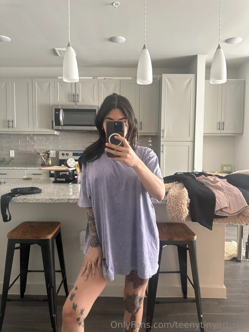 Your fave girl in nothing but a t-shirt today 