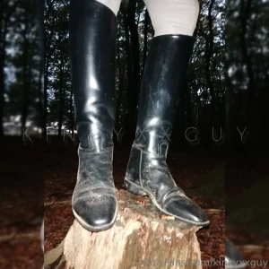 Kneel down bootpig part 1