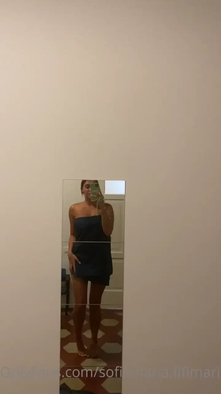 Who wants to see the full video where i drop my towel check dms 