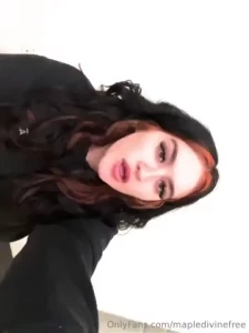 Doing dick rating reaction videos on my premium page mapledivine the