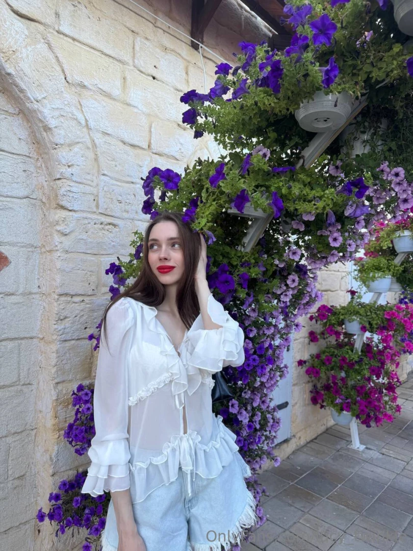 Hello i love walking in the fresh air and enjoying every moment after 