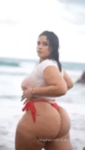 Queen moreoflettie is free right now go check her amazing ass here