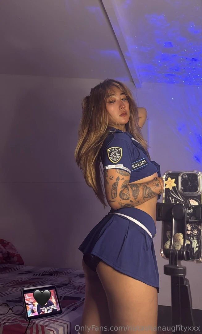 I love how you make me feel sexy just by looking at me 