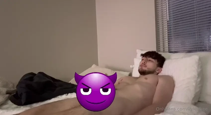 Jerking in my bed until i nut all over then i show off my huge load 