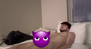 Jerking in my bed until i nut all over then i show off my huge load