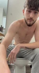 Edging until i cum jerking until i m close then stopping to flex for