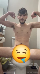 Edging until i cum jerking until i m close then stopping to flex for part 1