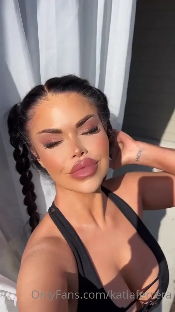 Two handles to hold onto 