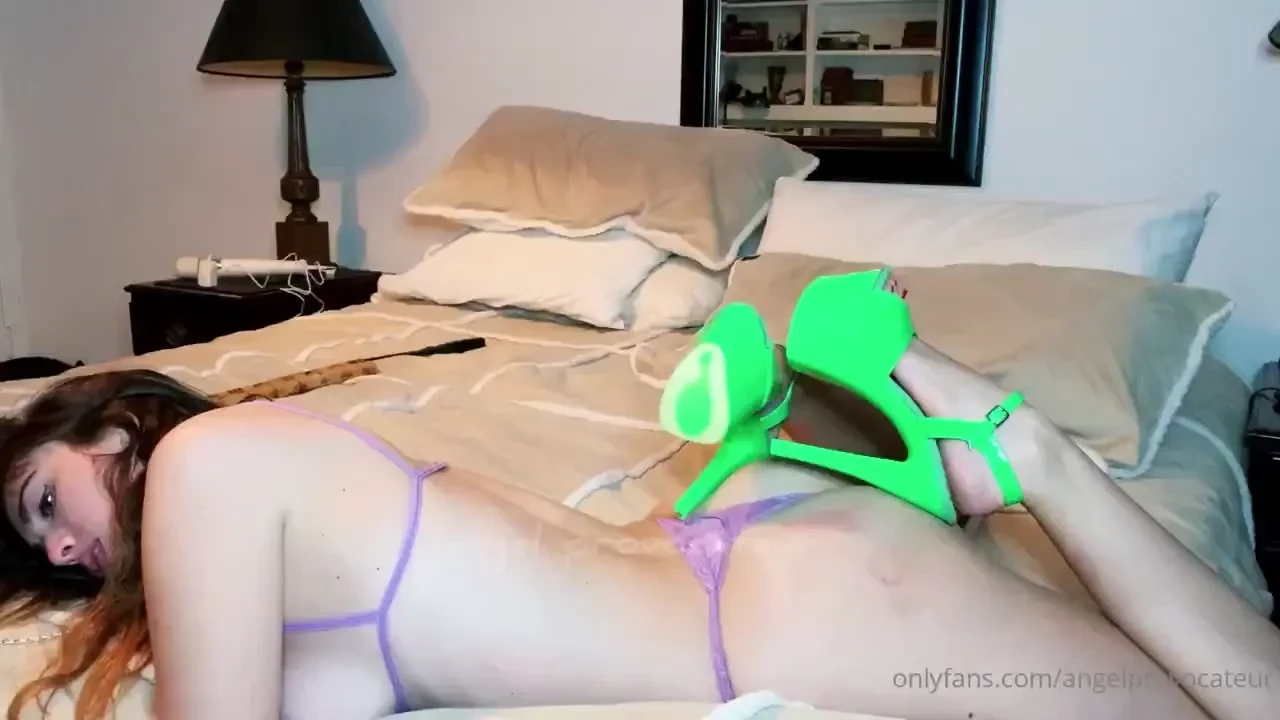 What is this not how you thought girls talked while taking nudes of 