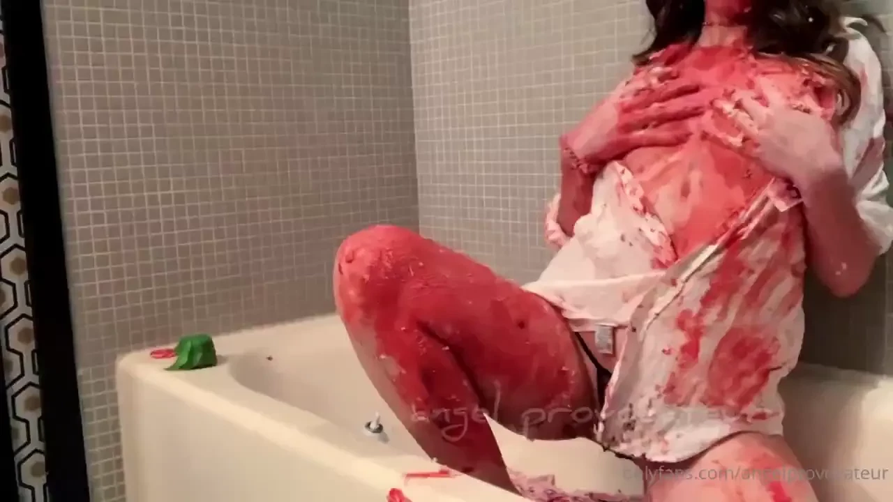 A pretty girl rubbed cake all over me i smelled so sickeningly sweet 