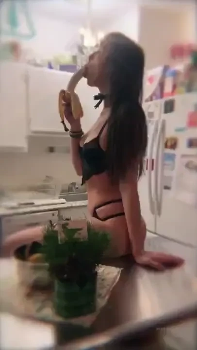 Tip if your dick is bigger than this banana tip even more if your dick 
