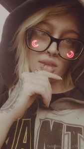 Damn who the hell is that that s me can t be it is me damn i woke up