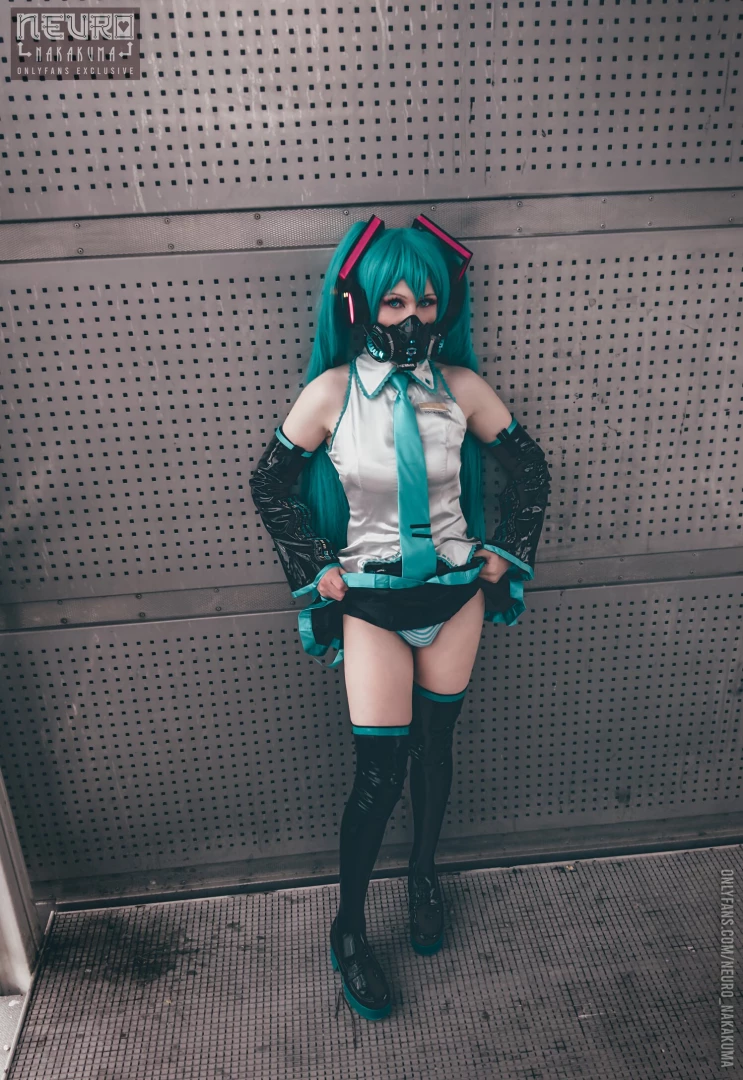 Sneaked away from con and found a quiet spot to risk some lewd photos part 1 