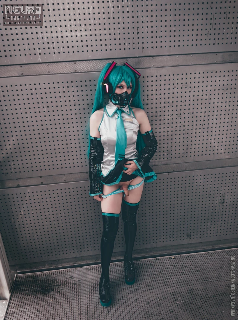 Sneaked away from con and found a quiet spot to risk some lewd photos part 2 