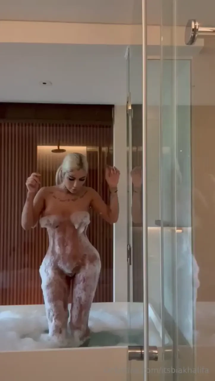 Soapy tits on a goddess body 