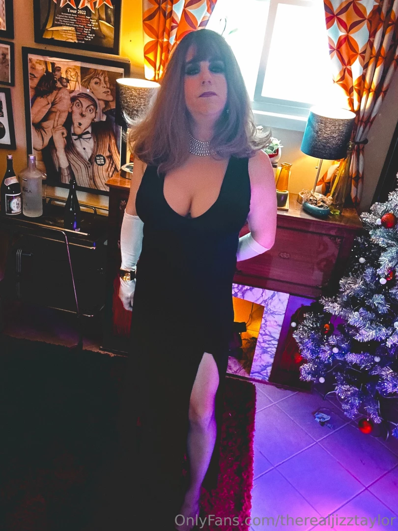 Long gown and long gloves who s glamming up for nye 