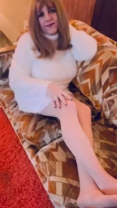 Do you appreciate new nylons on freshly shaved legs