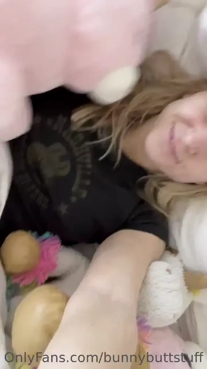 Happy saturday to me waking up plugged in a pile of unicorns 