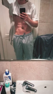 Who wants to cum over for a pyjama party x