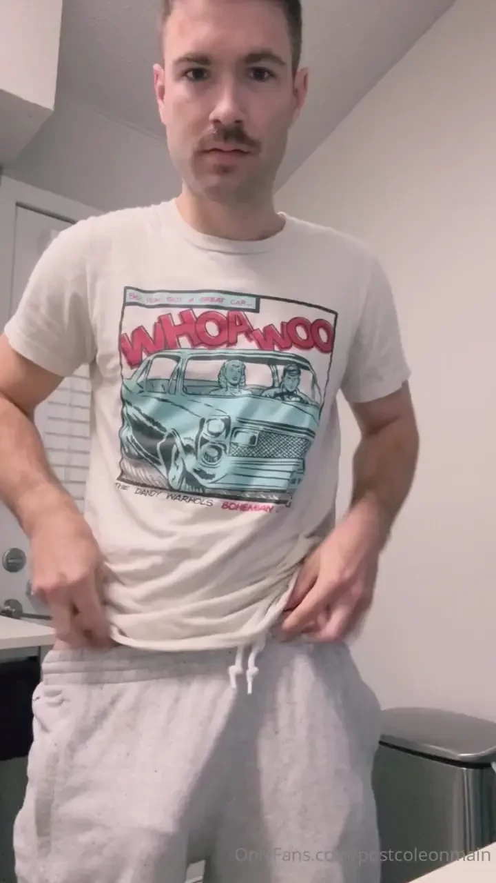 I love showing off for my lil bro when he gets horny and needs to goon 