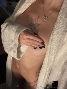 Je sors de la douche je suis toute nue tu aimes