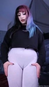 Showing off my cameltoe in these gym leggings and then stripping for u