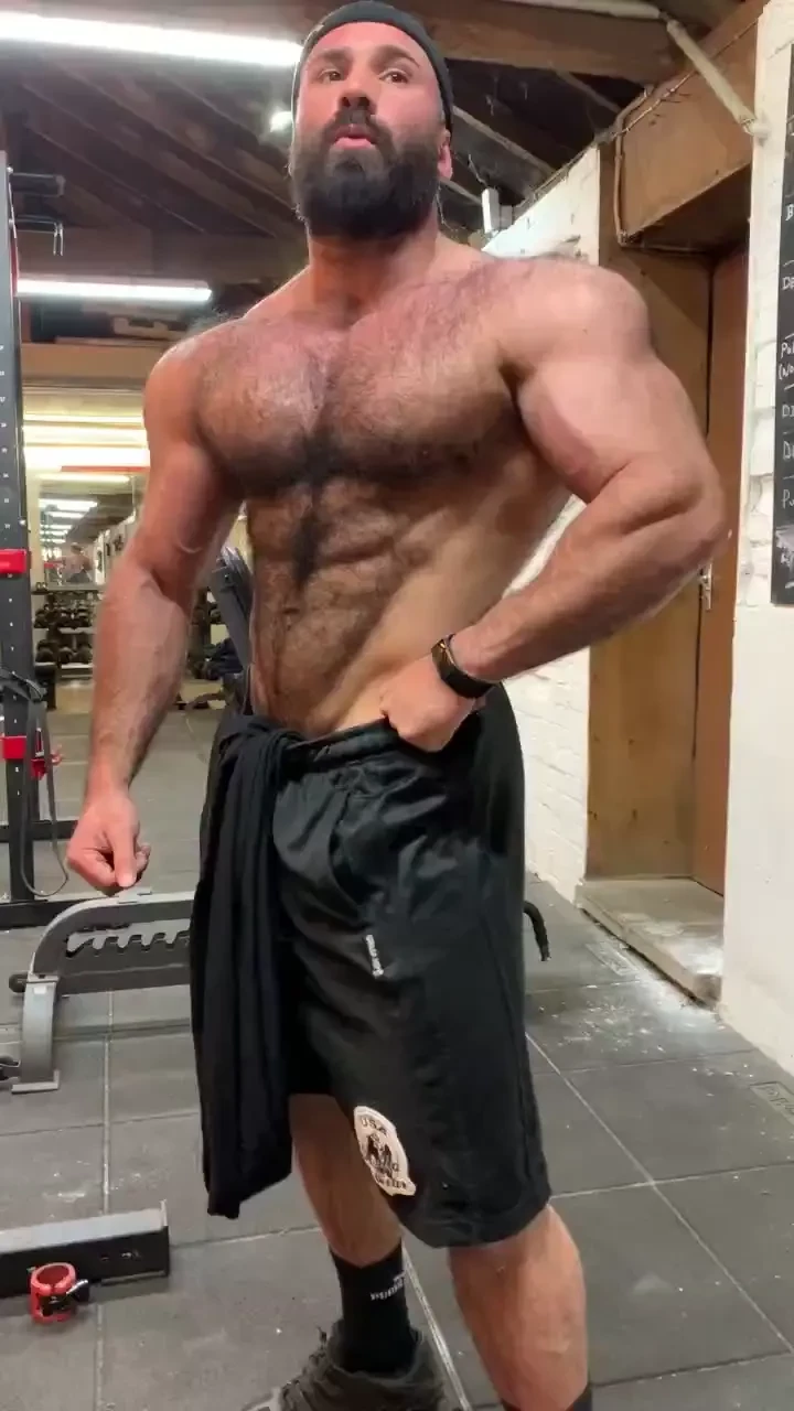 Posing post training today body feels sore who wants to give me a 