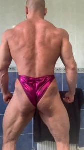 Flex amp pose down burgundy posing pouch