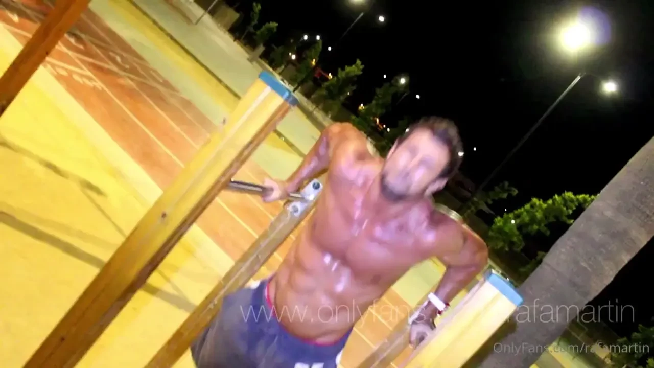 Look at my muscles training mira mis m sculos entrenando 