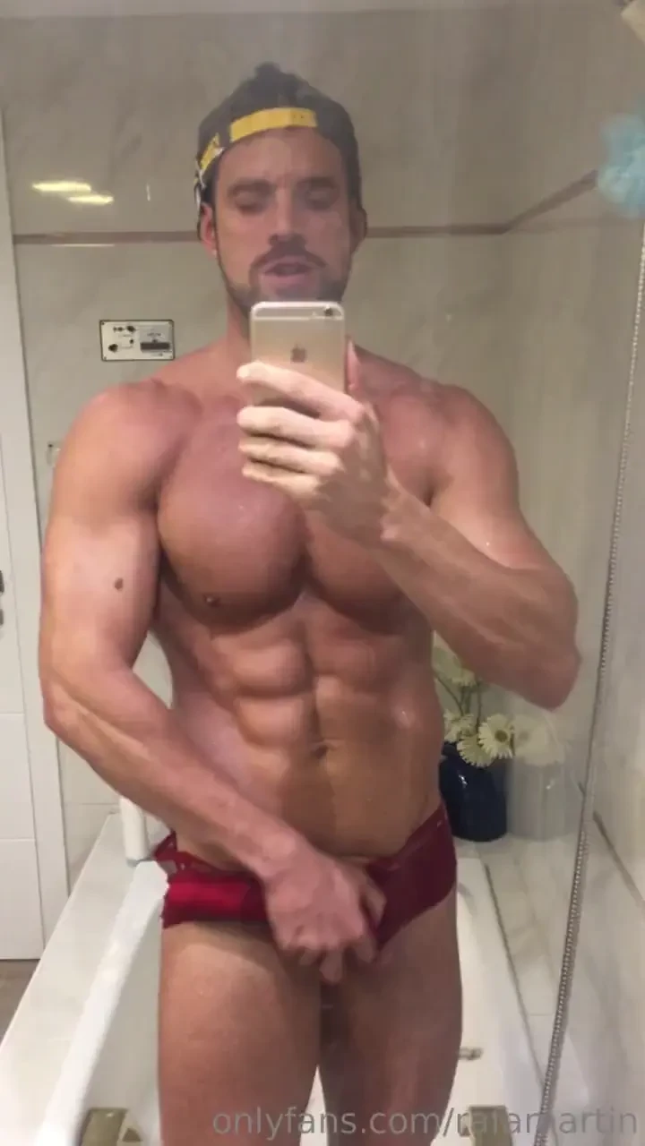 I touch myself in the shower me toco en la ducha 