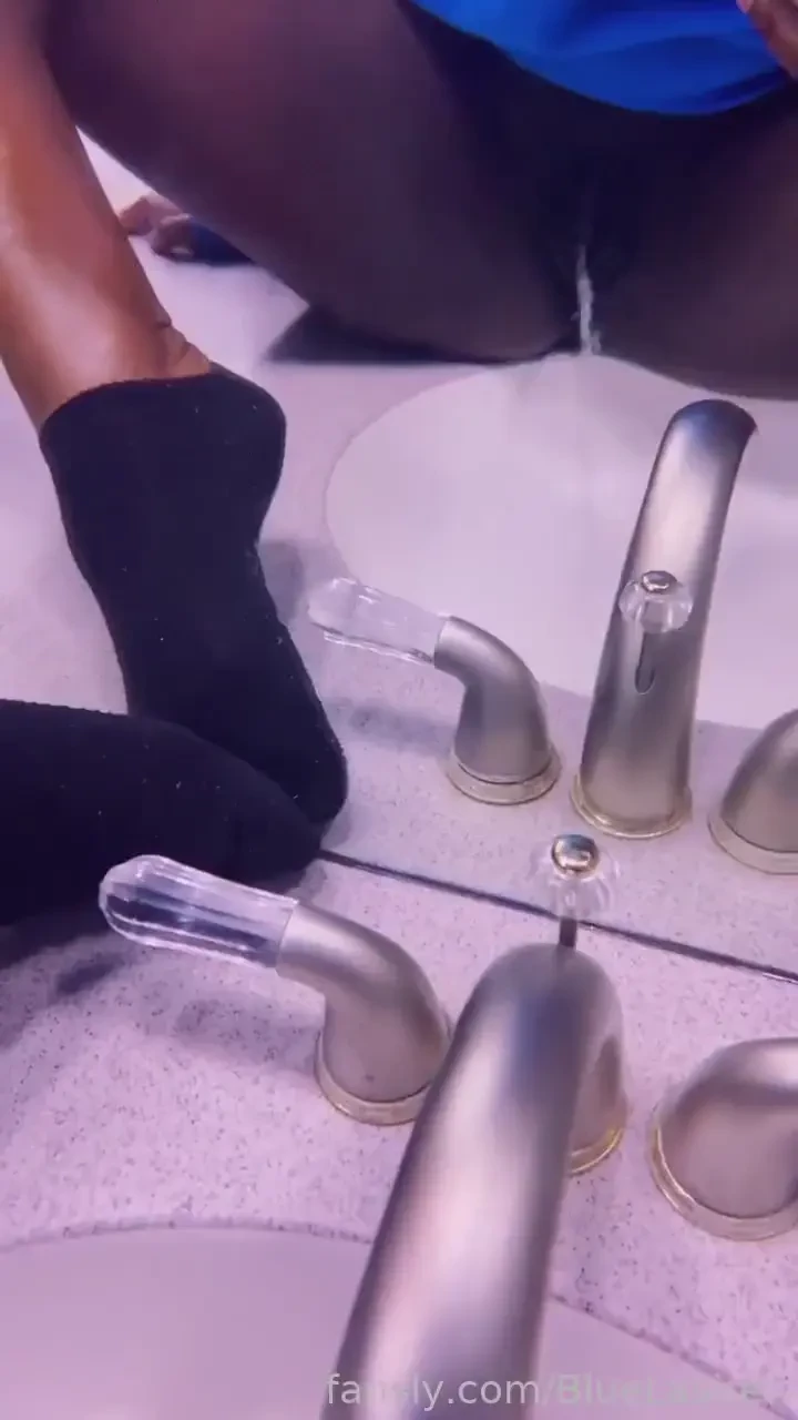 I hope you spank me if i pee in your sink fyp ebony soaked piss 