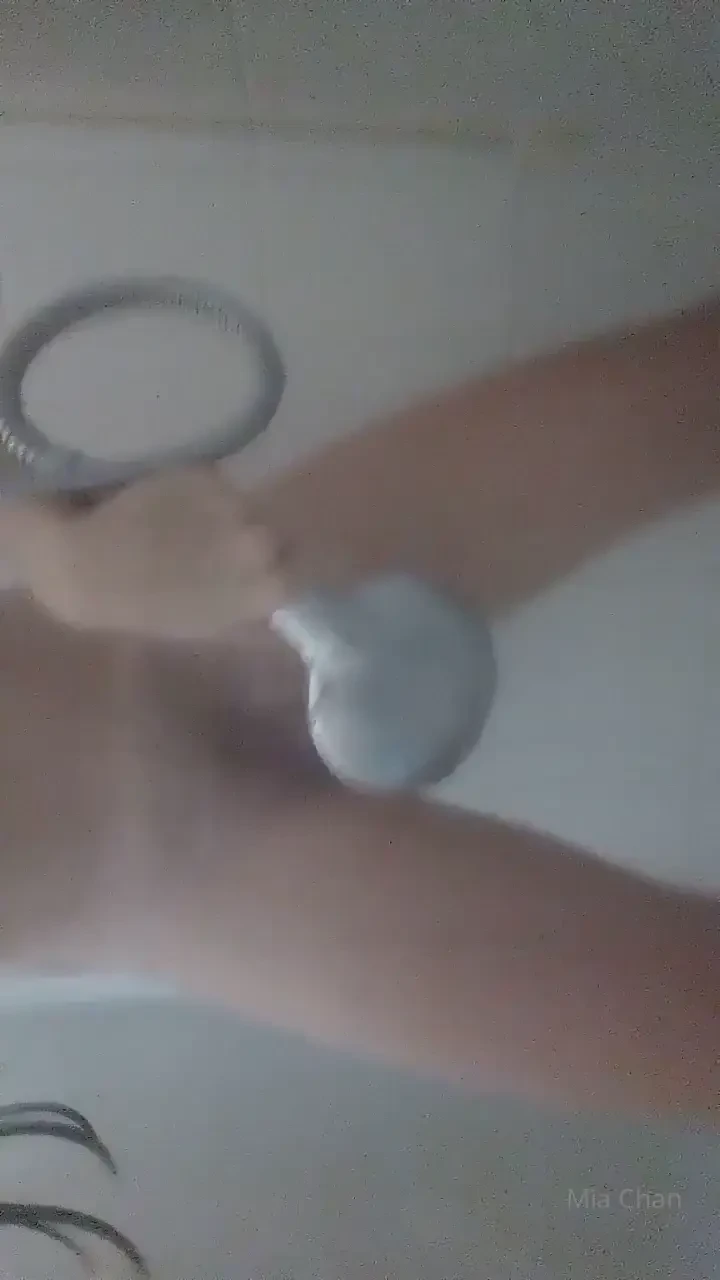 Penso vi piacer vedermi godere con il getto d acqua anche se per con 
