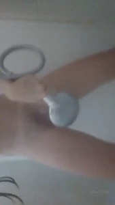 Penso vi piacer vedermi godere con il getto d acqua anche se per con