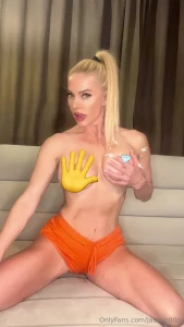 Bby do you want to fuck me between the tits